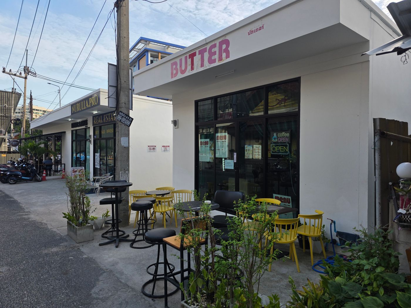 A quiet cafe street in Pattaya, Thailand, where Danny Flight lives